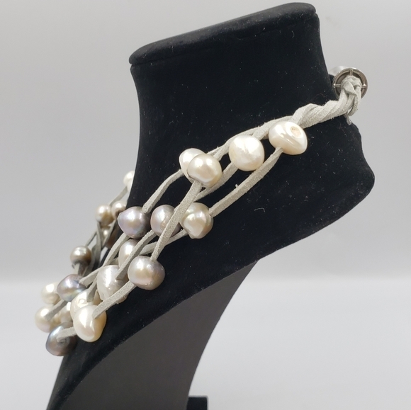 Freshwater Pearls on Suede Necklace Choker Grey Iridescent White 4 Strands - Picture 4 of 14